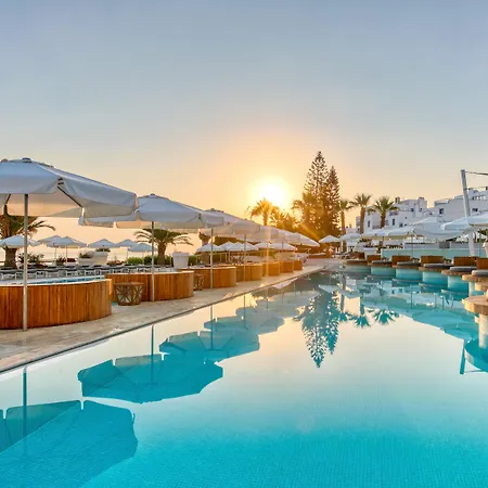 Hotel King Jason - Designed For Adults By Louis Protaras