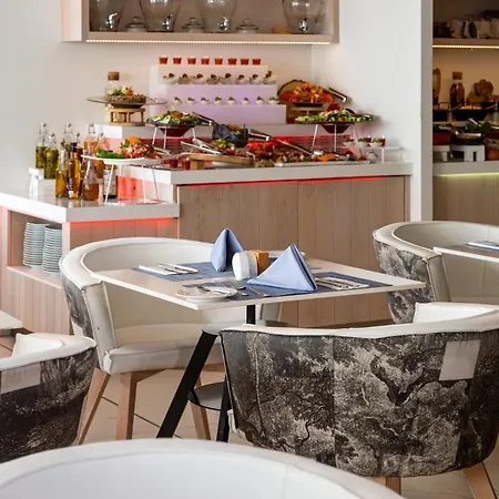 Hotel King Jason - Designed For Adults By Louis Protaras